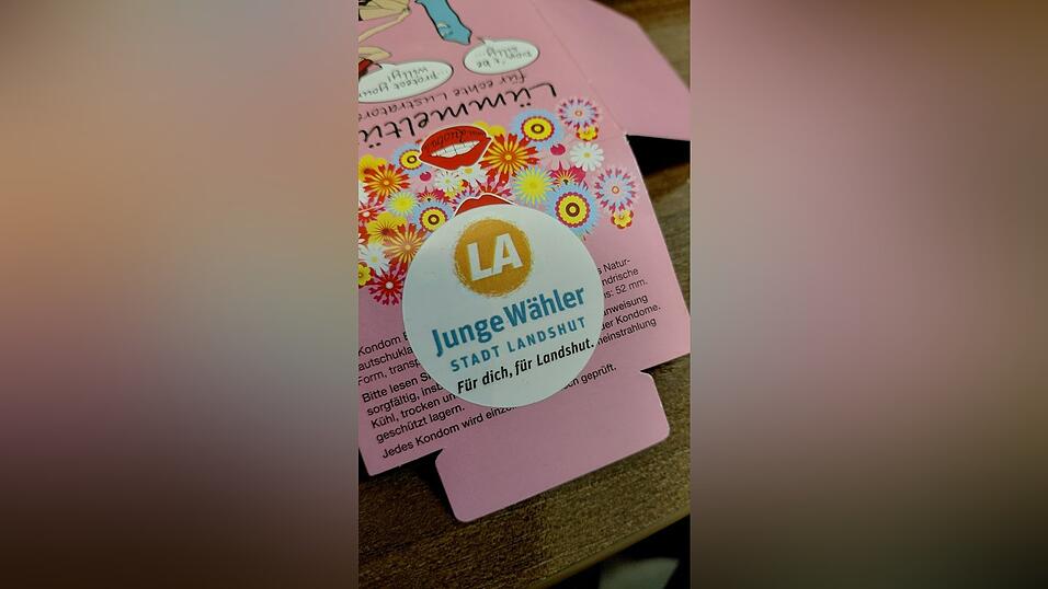 Zur Verfügung gestellt hatten die Kondome ein Laufhaus. Zur Verfügung gestellt hatten die Kondome ein Laufhaus.