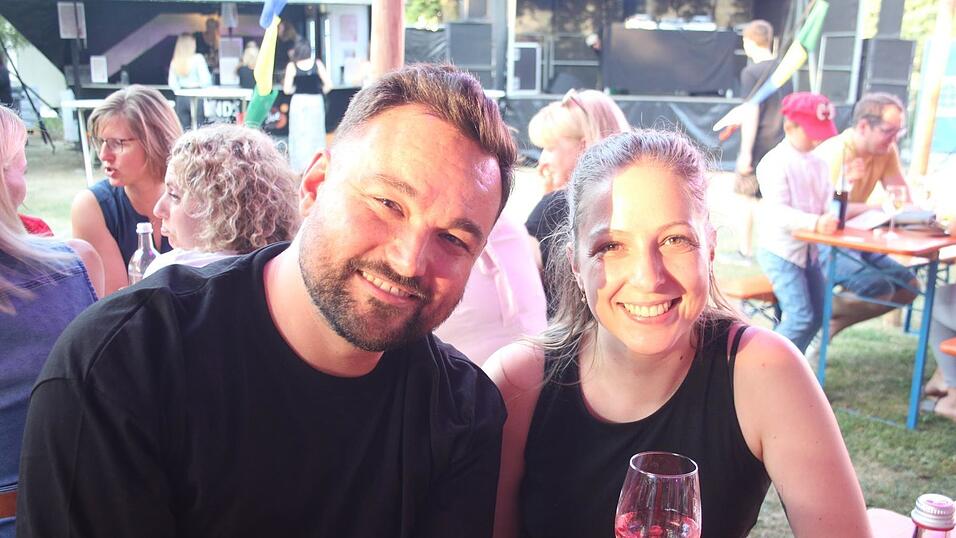 Die Besucher genossen den ersten Abend des Sommergartens auf der Mühleninsel. Die Besucher genossen den ersten Abend des Sommergartens auf der Mühleninsel.
