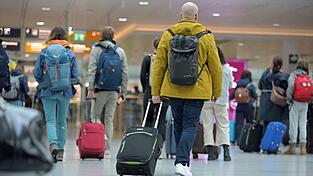 Reisende müssen mögliche Verspätungen und Störungen bei Bahnfahrten bei der Auswahl der Zugverbindung einkalkulieren, urteilte das Gericht. (Symbolbild) Reisende müssen mögliche Verspätungen und Störungen bei Bahnfahrten bei der Auswahl der Zugverbindung einkalkulieren, urteilte das Gericht. (Symbolbild)