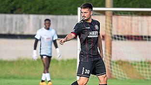 Der SV Türk Gücü Straubing um Spielertrainer Asllan Shalaj kann mit dem 1:1 bei Bayernliga-Absteiger Sturm Hauzenberg definitiv leben und auf diese starke Leistung aufbauen. Der SV Türk Gücü Straubing um Spielertrainer Asllan Shalaj kann mit dem 1:1 bei Bayernliga-Absteiger Sturm Hauzenberg definitiv leben und auf diese starke Leistung aufbauen.