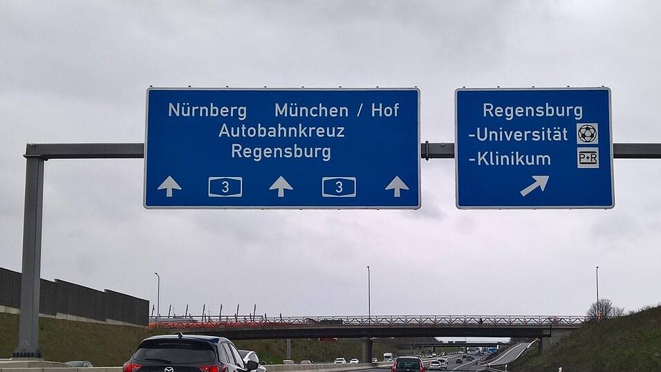 Am Autobahnkreuz Regensburg kommt es am Wochenende zu einer Vollsperrung. Am Autobahnkreuz Regensburg kommt es am Wochenende zu einer Vollsperrung.