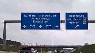 Am Autobahnkreuz Regensburg kommt es am Wochenende zu einer Vollsperrung. Am Autobahnkreuz Regensburg kommt es am Wochenende zu einer Vollsperrung.