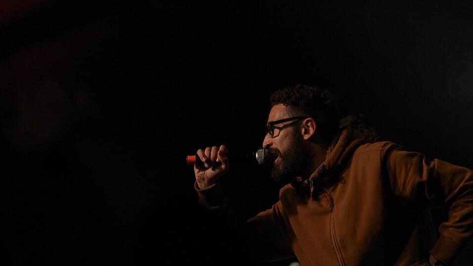 Bevor Liquid alleine auf der B&uuml;hne stand, trat er mit Demograffics f&uuml;r ein paar Songs auf.