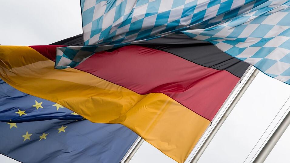 Alle drei Hymnen will S&ouml;der k&uuml;nftig bei Zeugnisverleihungen singen lassen. (Symbolbild)