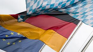 Alle drei Hymnen will S&ouml;der k&uuml;nftig bei Zeugnisverleihungen singen lassen. (Symbolbild)