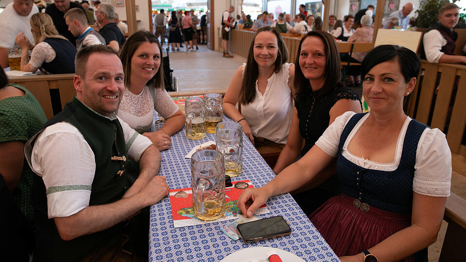 Die Partybilder vom Dienstag, 12. August, aus dem Festzelt Greindl. Die Partybilder vom Dienstag, 12. August, aus dem Festzelt Greindl.