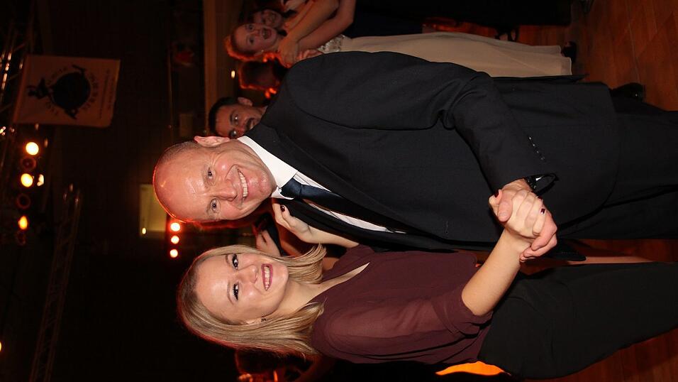 Die Bilder vom Abschlussball der Tanzschule Seidel in der Fraunhofer-Halle am 28. November. Die Bilder vom Abschlussball der Tanzschule Seidel in der Fraunhofer-Halle am 28. November.