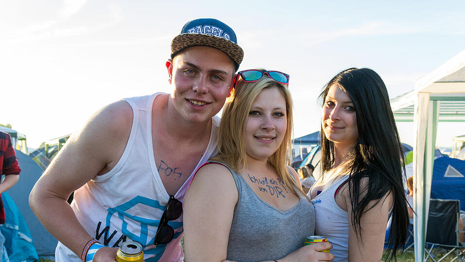 Ein Streifzug durch das Campinggelände: Trotz heißer Temperaturen sind die Festivalbesucher bestens gelaunt. (Foto: Susanne Raith) Ein Streifzug durch das Campinggelände: Trotz heißer Temperaturen sind die Festivalbesucher bestens gelaunt. (Foto: Susanne Raith)