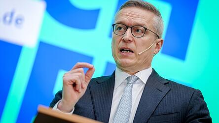 Digitalminister Karsten Wildberger (CDU) erwartet gro&szlig;e gesellschaftliche Ver&auml;nderungen durch die zunehmende Rolle von KI. (Archivbild)