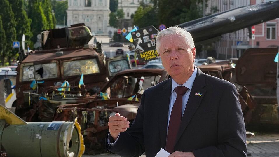 Graham war am Freitag noch in Kiew, wo er auch Präsident Selenskyj traf. (Archivbild) Graham war am Freitag noch in Kiew, wo er auch Präsident Selenskyj traf. (Archivbild)