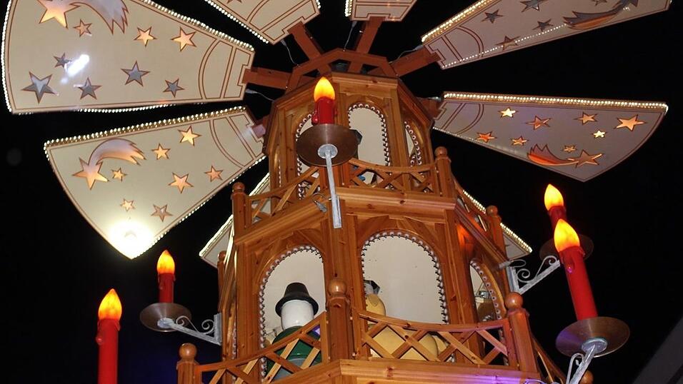 Bei einem schweren Unfall in der Gemeinde Frontenhausen sind zwei Menschen verletzt worden. Bei einem schweren Unfall in der Gemeinde Frontenhausen sind zwei Menschen verletzt worden.