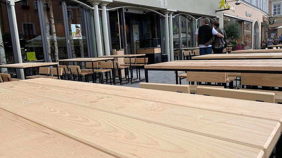 Die nagelneue und erste 'Hans im Gl&uuml;ck'-Filiale in Straubing zog bereits am heutigen Mittwoch neugierige Blicke auf sich. Noch m&uuml;ssen sich Burger-Fans allerdings ein klein wenig gedulden.