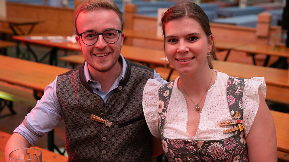 Die Partybilder vom Montag, 18. August, aus dem Festzelt Reisinger. Die Partybilder vom Montag, 18. August, aus dem Festzelt Reisinger.