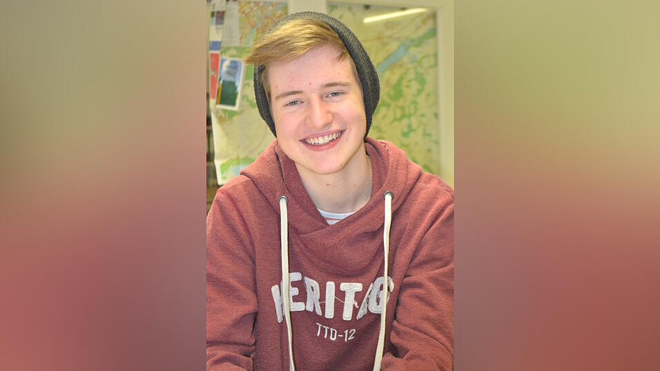 Florian Olbrich (16) aus LandshutWie hei&szlig;t deine Lieblingsband?Blink-182.Welchen Song kriegst du momentan nicht aus dem Ohr?'Der erste hei&szlig;e Tag' von Ibrahim L&auml;ssing.Wo siehst du dich mit 20?An der Uni in Regensburg vielleicht. Ich m&ouml;chte eventuell Musiklehrer werden. Wer ist dein musikalisches Vorbild?Green Day. Welche Pizza bestellst du bei den Bandproben?Regina.Was sagt dein bester Freund &uuml;ber eure Musik?Saugeil! (bester Freund = Michael) Was gibt's au&szlig;er Musik noch in deinem Leben?Motorradfahren, Basketball, rumbl&ouml;deln, schlafen, Skifahren.Aufgaben: