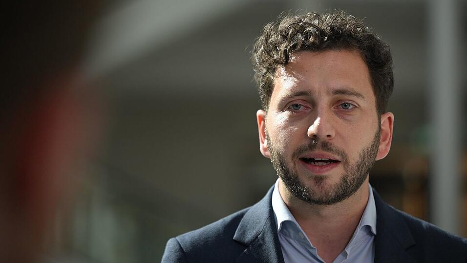 Grünen-Chef Felix Banaszak übte heftige Kritik. (Archivfoto)