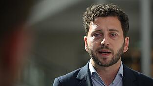 Grünen-Chef Felix Banaszak übte heftige Kritik. (Archivfoto)