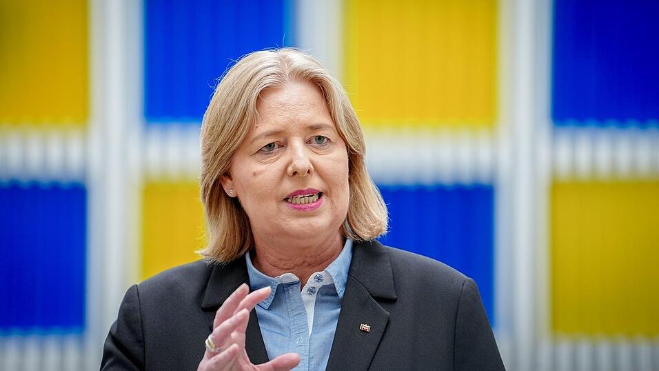 Sozialministerin Bärbel Bas (SPD) hat zum Start der Kommission Vorschläge angekündigt, «wie die Alterssicherung auch in kommenden Jahrzehnten stabil, gerecht und nachhaltig bleibt». (Archivbild) Sozialministerin Bärbel Bas (SPD) hat zum Start der Kommission Vorschläge angekündigt, «wie die Alterssicherung auch in kommenden Jahrzehnten stabil, gerecht und nachhaltig bleibt». (Archivbild)