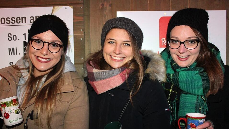 Seit einigen Jahren gehört auch die Weihnachtspyramide am Bischof-Sailer-Platz zur festen Institution zur Weihnachtszeit in Landshut, und ist vor allem bei der jüngeren Generation sehr beliebt. Seit einigen Jahren gehört auch die Weihnachtspyramide am Bischof-Sailer-Platz zur festen Institution zur Weihnachtszeit in Landshut, und ist vor allem bei der jüngeren Generation sehr beliebt.