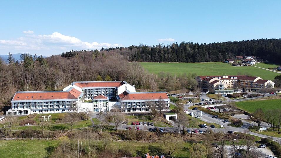 Das Mittelbayerische Rehazentrum in Bad K&ouml;tzting schl&auml;gt Alarm: Der Bund hat alle Corona-Hilfen gestrichen, die Schutzma&szlig;nahmen bleiben aber bestehen. Gleichzeitig steigen die Energiepreise und der Personalmangel spitzt sich zu.