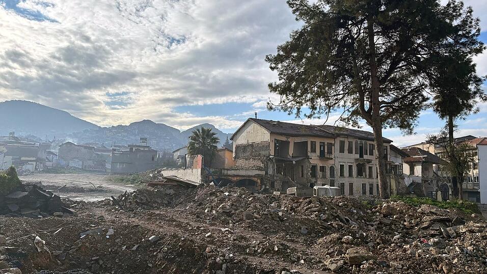 Der Schutt wurde abgetragen, der Wiederaufbau muss noch warten.