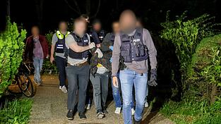 Der Verd&auml;chtige unmittelbar nach seiner Festnahme. (Archivbild)