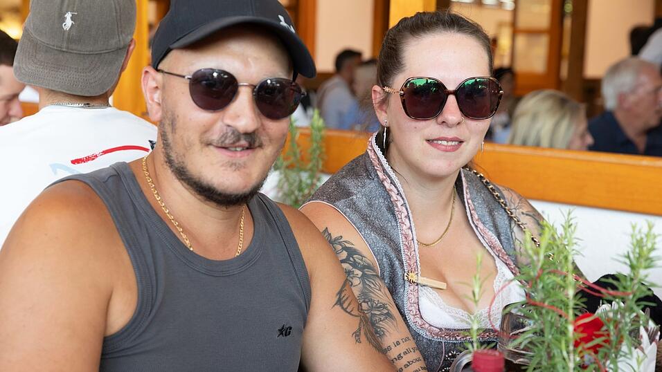 Die Partybilder vom Sonntag, 9. August, aus dem Festzelt Krönner. Die Partybilder vom Sonntag, 9. August, aus dem Festzelt Krönner.