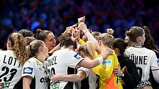 Deutschlands Handballerinnen kehren mit WM-Silber nach Hause zurück. Deutschlands Handballerinnen kehren mit WM-Silber nach Hause zurück.