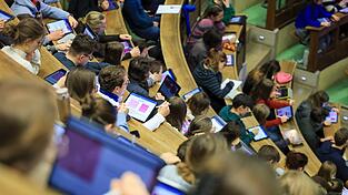 An Hochschulen gibt es fachspezifische Br&uuml;ckenkurse, um die Defizite auszugleichen. (Symbolbild)