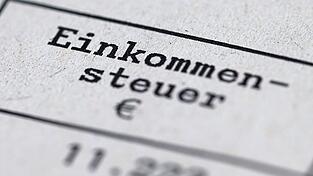 Besonders strittig ist, wie Entlastungen bei der Einkommensteuer finanziert werden sollen. (Symbol)