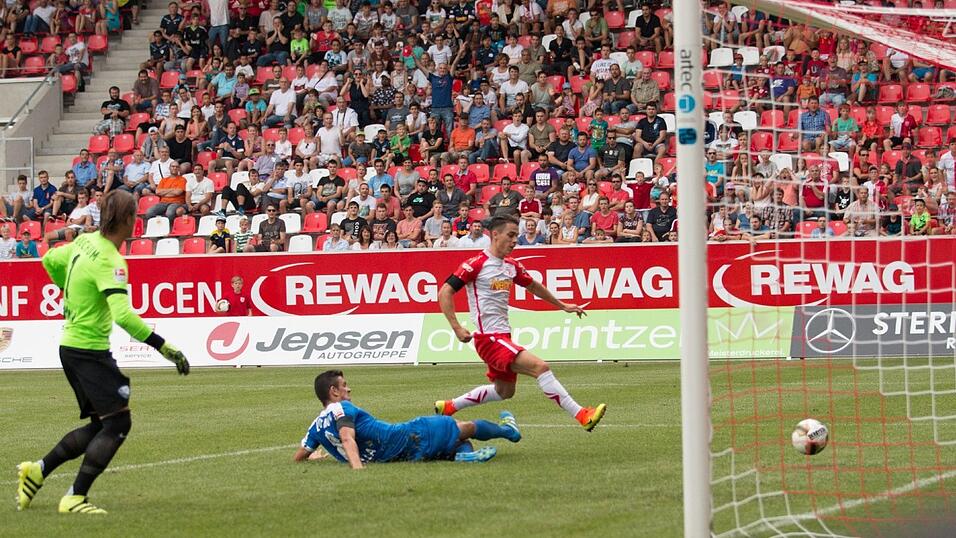 Der SSV Jahn spielt im letzten Test gegen Zweitligist VfL Bochum 2:2. Der SSV Jahn spielt im letzten Test gegen Zweitligist VfL Bochum 2:2.