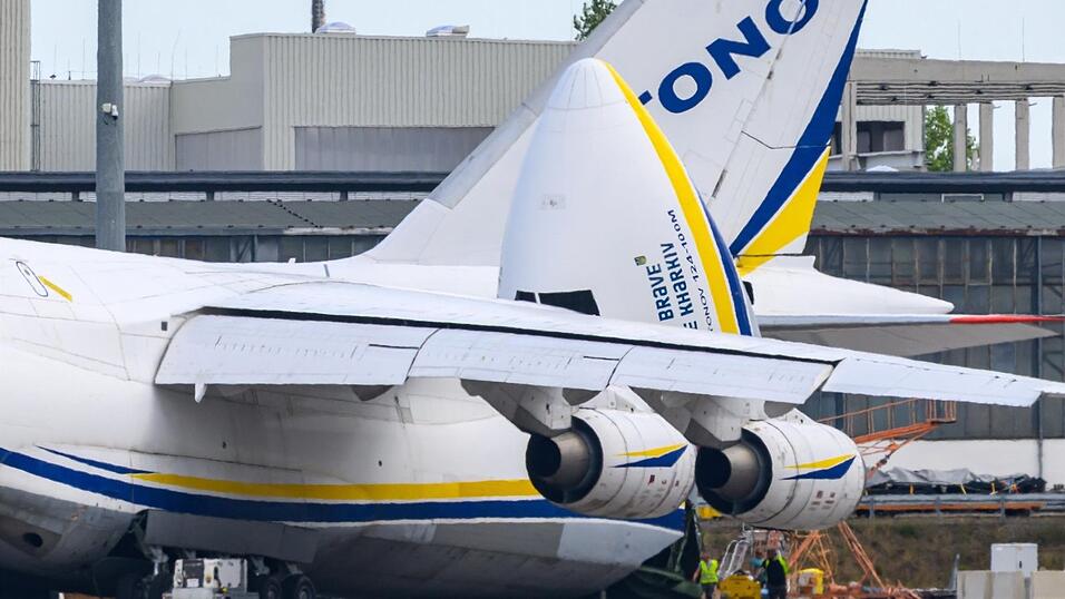 Die Bundesregierung ist sicher, dass der Kreml hinter dem Drohnenangriff am Leipziger Flughafen steckt. Die Bundesregierung ist sicher, dass der Kreml hinter dem Drohnenangriff am Leipziger Flughafen steckt.