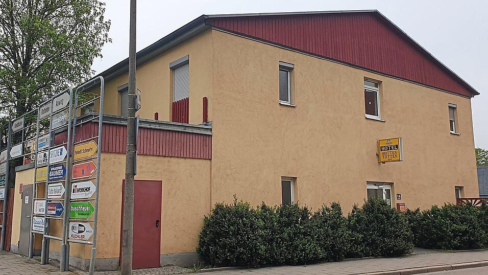 Das Hotel Hottentotten Inn im Auweg soll verkauft werden, so sagt es der Besitzer. Nach den Vorstellungen der Stadt k&ouml;nnten hier unbegleitete minderj&auml;hrige Ausl&auml;nder einziehen.
