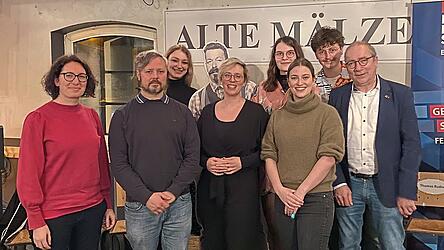 Kathrin Freier-Maldoner (von links, Tandem), Martin Oswald (DGB), Annika Wintersberger (Asta), Eva Nagler (Friedrich-Ebert-Stiftung), Lou Siemens (Asta), Theresa Rieger (Moderation), Simon Lachner (Letzte Generation) und Europaabgeordneter Thomas Rudner.