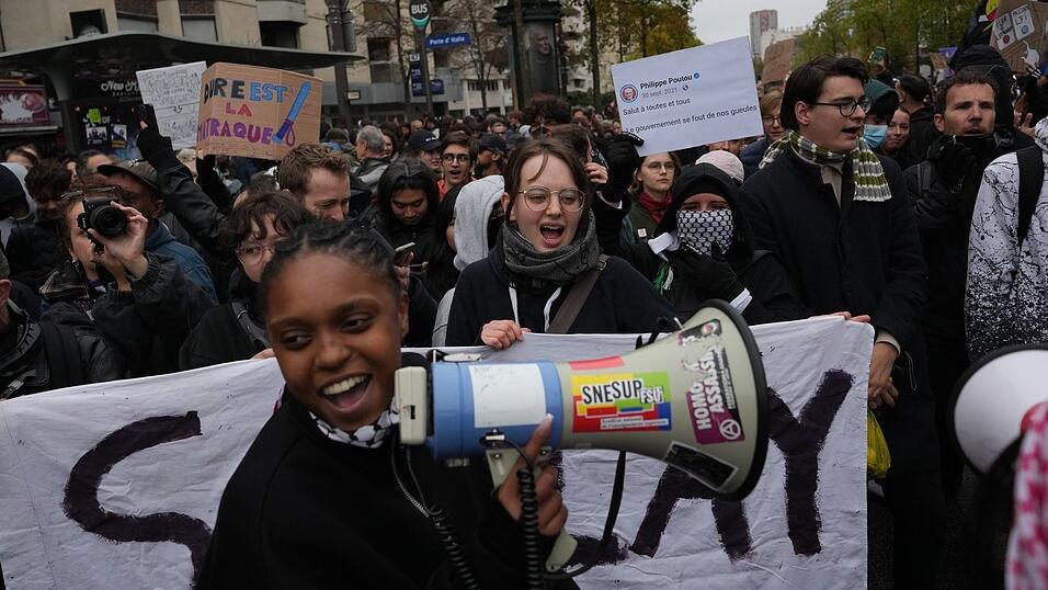 Die Proteste richten sich mittlerweile auch gegen die hohen Preise für Sprit, Lebensmittel und Mieten. Die Proteste richten sich mittlerweile auch gegen die hohen Preise für Sprit, Lebensmittel und Mieten.