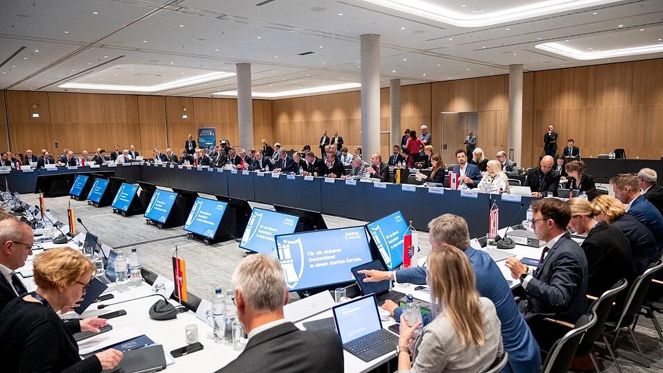 Innenministerkonferenz im Juni. Künftig reichen 13 Stimmen. Innenministerkonferenz im Juni. Künftig reichen 13 Stimmen.