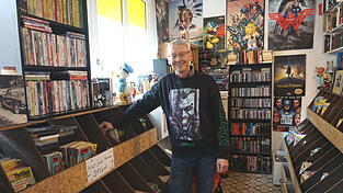 Peter Haberzettel in seinem Laden.