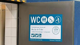 Pissoirs umsonst, Kabinen in Toiletten kosten 50 Cent - das findet eine junge Frau in Wien ungerecht. Pissoirs umsonst, Kabinen in Toiletten kosten 50 Cent - das findet eine junge Frau in Wien ungerecht.