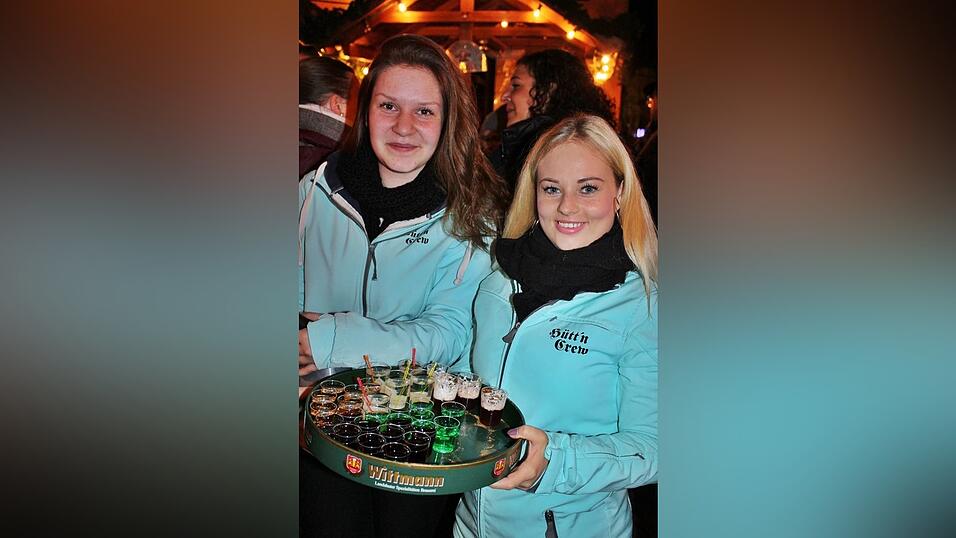 Die Landshuter haben am Freitagabend an der Weihnachtspyramide ausgelassen gefeiert. Die Landshuter haben am Freitagabend an der Weihnachtspyramide ausgelassen gefeiert.