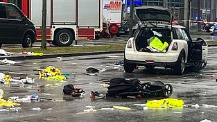 Die get&ouml;tete Mutter und ihre Tochter im Kinderwagen waren die ersten, die von dem Auto erfasst wurden. (Archivbild)