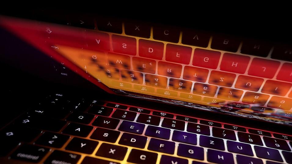 Die Bande soll auch die Infrastruktur für die illegalen Online-Angebote bereitgestellt haben. (Symbolbild) Die Bande soll auch die Infrastruktur für die illegalen Online-Angebote bereitgestellt haben. (Symbolbild)