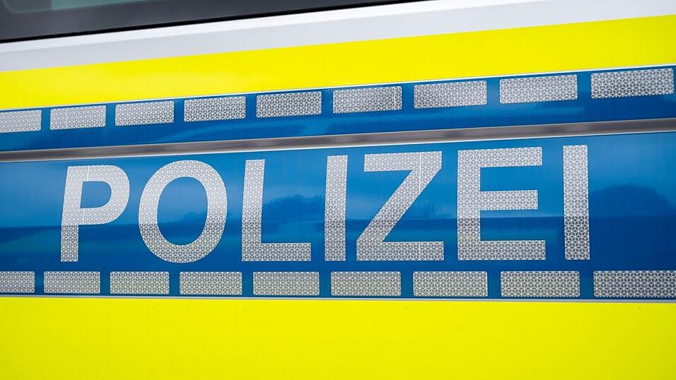 Großeinsatz der Kriminalpolizei: Verdacht auf Besitz verbotener Dateien. (Symbolbild)