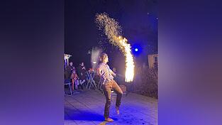 Feuerakrobat Michael Röhrl aus Miltach mit seiner spektakulären Show. Feuerakrobat Michael Röhrl aus Miltach mit seiner spektakulären Show.