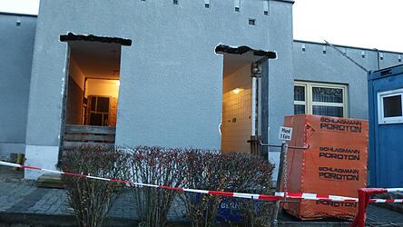 Die Arbeiten bei den Toiletten in der Aussegnungshalle sind in vollem Gange.