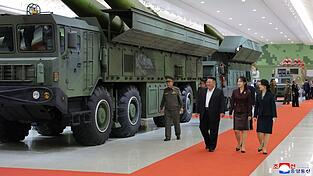 Kim Jong Un er&ouml;ffnete das Museum mit seiner Frau und seiner Tochter. (Archivbild)