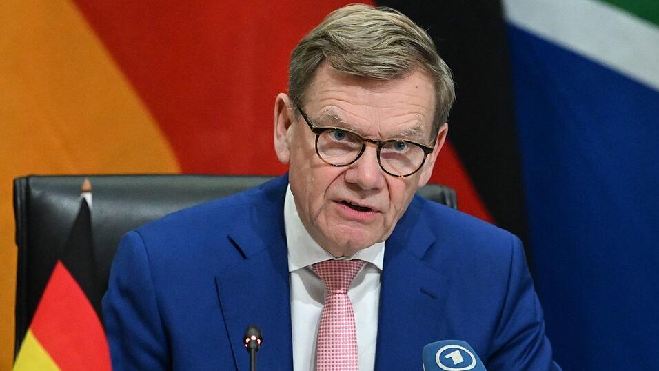 Wadephul zieht in einer ZDF-Sendung einen ungewöhnlichen Vergleich, als um das Völkerrecht ging. Wadephul zieht in einer ZDF-Sendung einen ungewöhnlichen Vergleich, als um das Völkerrecht ging.