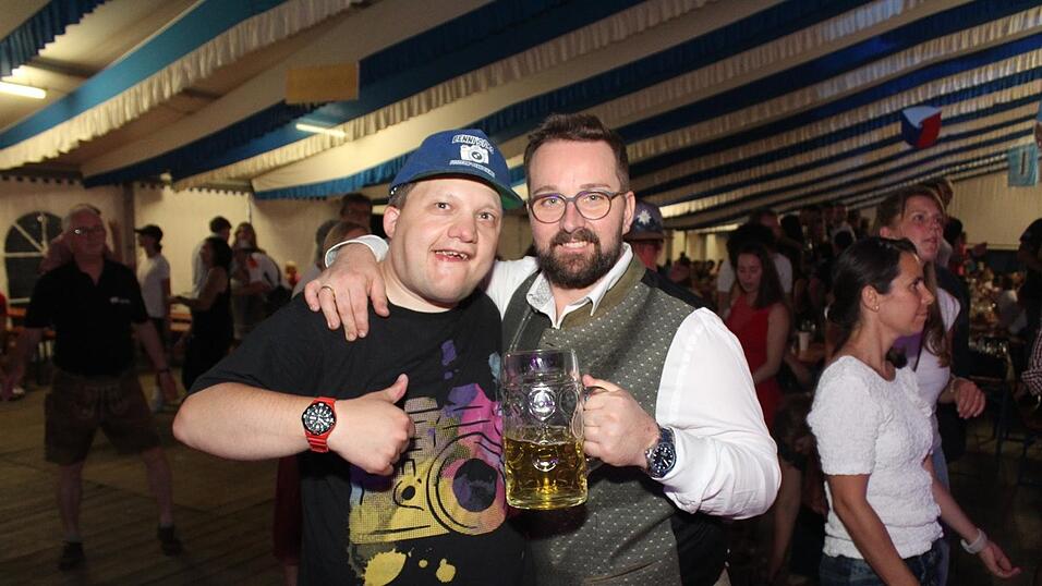 Zur Musik von Headless wurde ausgelassen gefeiert.