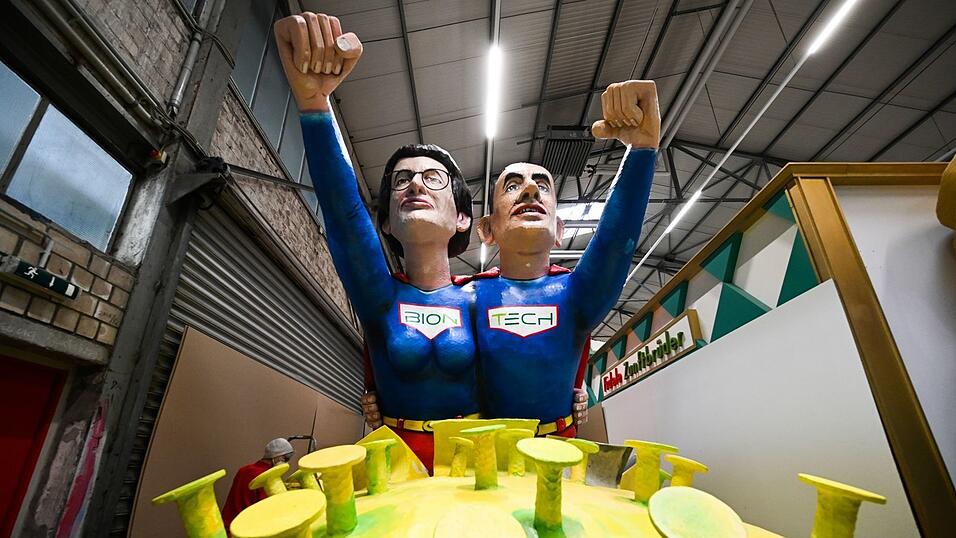 Selbst ein Rosenmontagswagen in K&ouml;ln wurde Sahin und T&uuml;reci 2022 gewidmet. (Archivbild)