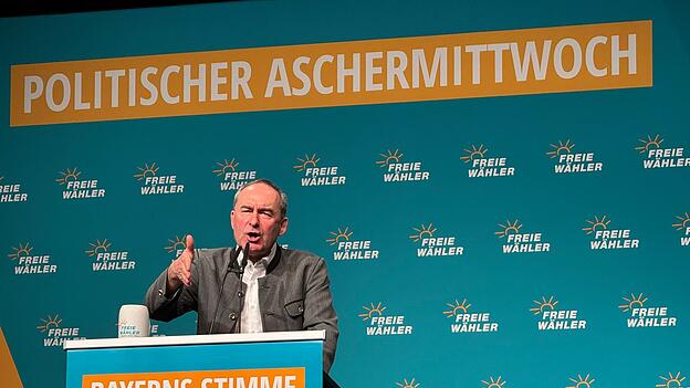 Aiwanger auf der B&uuml;hne