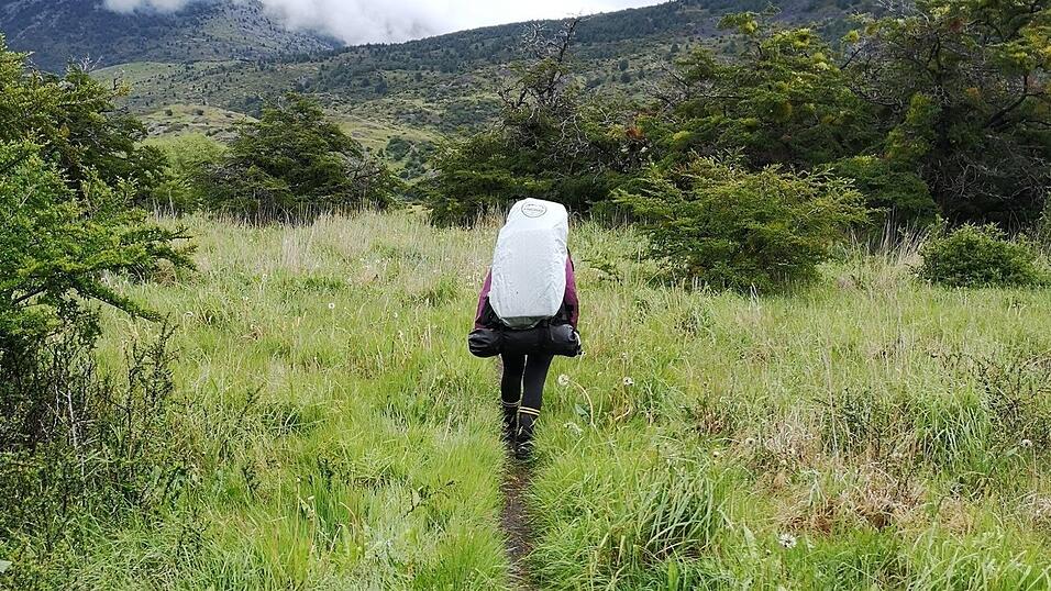 Vollbepackt geht es durch den Nationalpark. Vollbepackt geht es durch den Nationalpark.