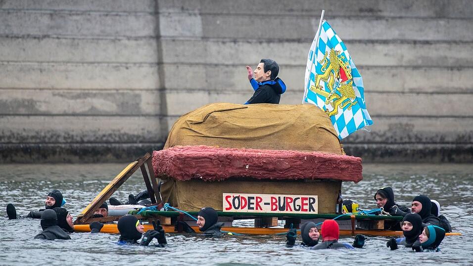 Weniger als drei Grad Wassertemperatur schreckten die Teilnehmer des Donauschwimmens nicht ab.